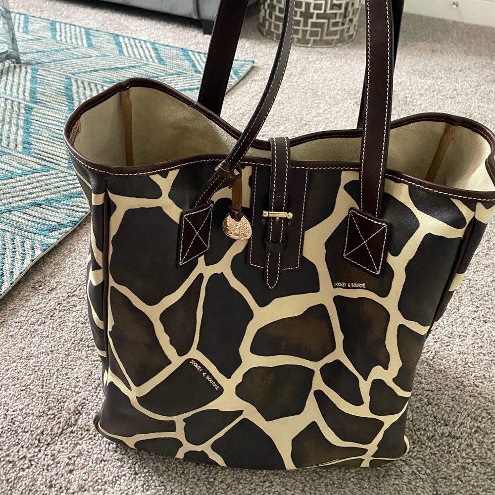 Like new authentic Dooney and Bourke large tote